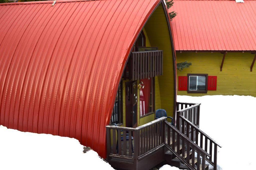 Red Shutter Inn Rossland Exterior photo